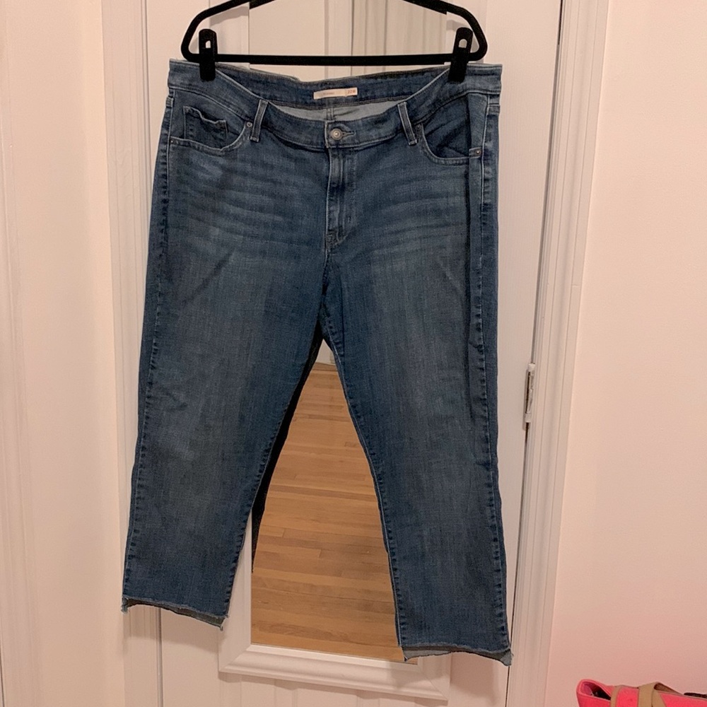 Levi’s 711 Skinny Jeans with stepped hem